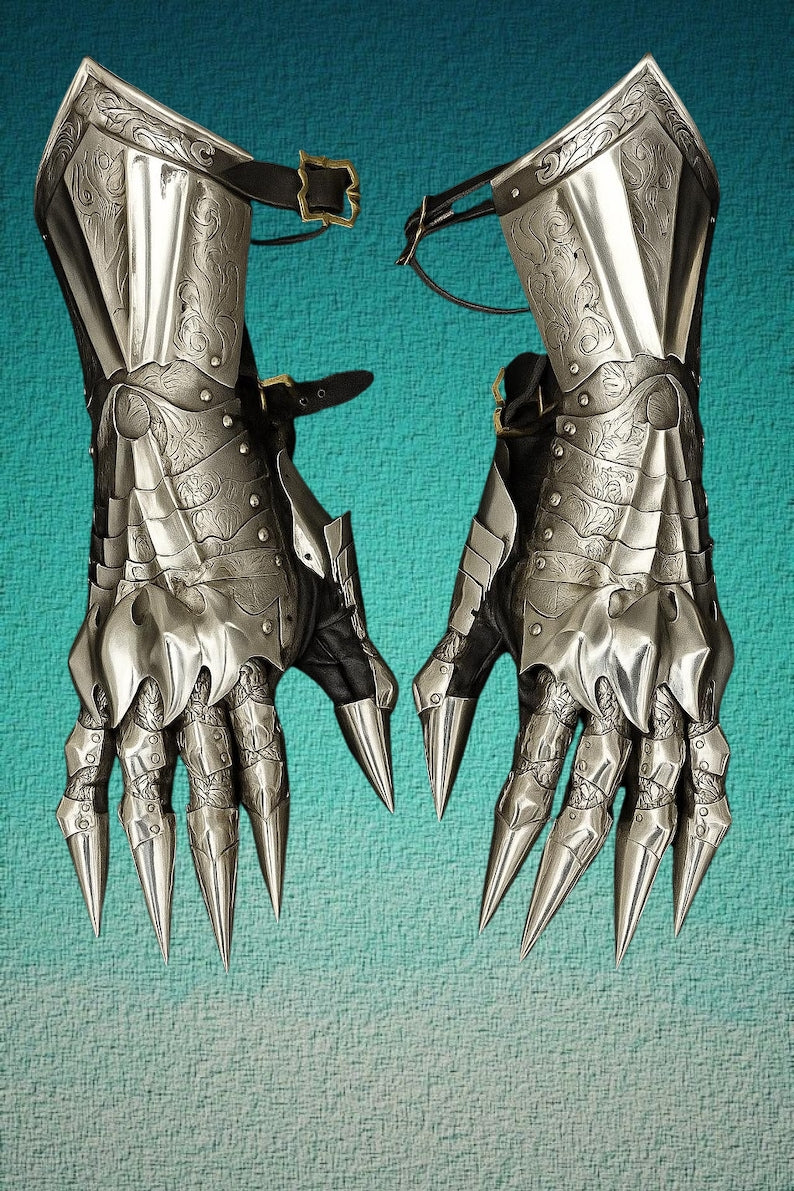 Medieval Silver Gauntlets – Ornate Fantasy Hand Armor for LARP, Cosplay & Collectors
