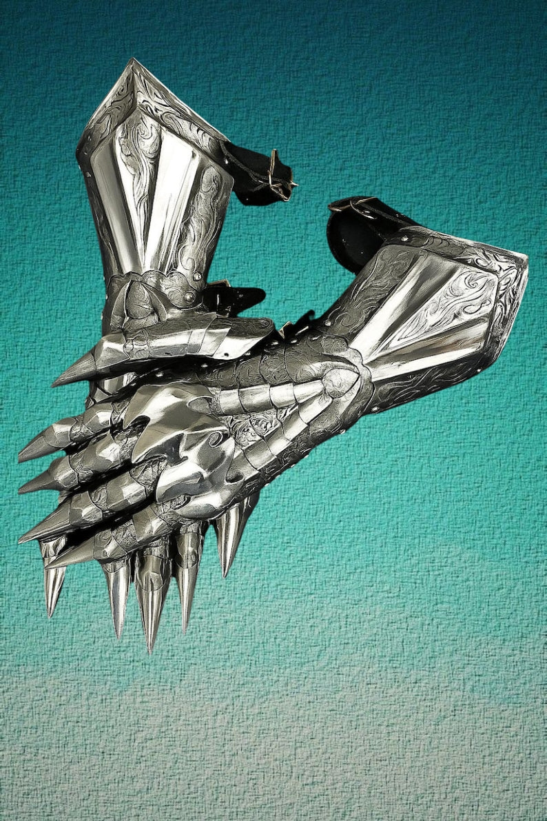 Medieval Silver Gauntlets – Ornate Fantasy Hand Armor for LARP, Cosplay & Collectors