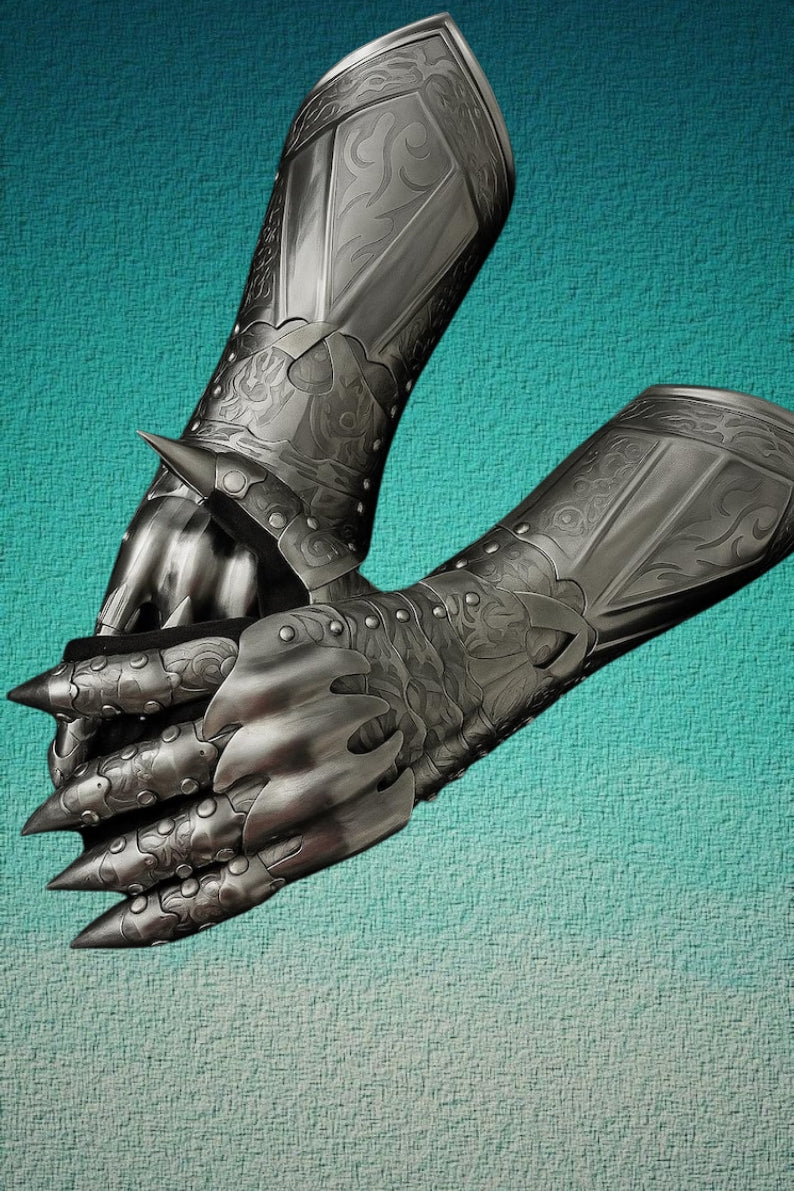 Medieval Silver Gauntlets – Ornate Fantasy Hand Armor for LARP, Cosplay & Collectors