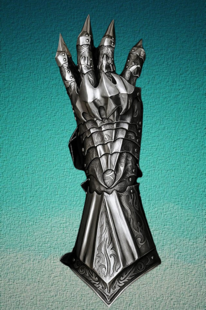 Medieval Silver Gauntlets – Ornate Fantasy Hand Armor for LARP, Cosplay & Collectors